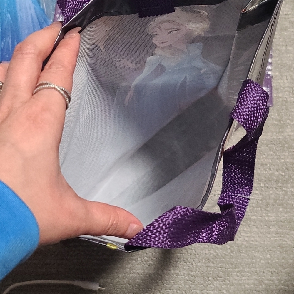 Frozen II Trick or treat bag. (4) - Picture 3 of 3